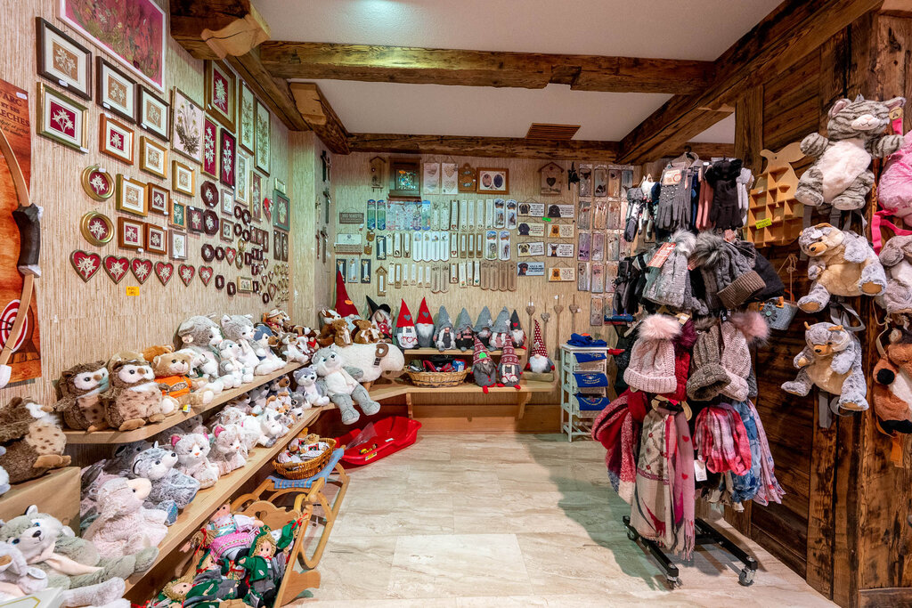 Content Dam Org 3 Images Full Rights Shopping Pordoi Souvenir Passo Pordoi Pordoi Souvenir Passo Pordoi Archivio Apt Val Di Fassa Mrizzi 1