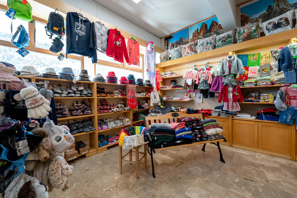 Content Dam Org 3 Images Full Rights Shopping Pordoi Souvenir Passo Pordoi Pordoi Souvenir Passo Pordoi Archivio Apt Val Di Fassa Mrizzi 4