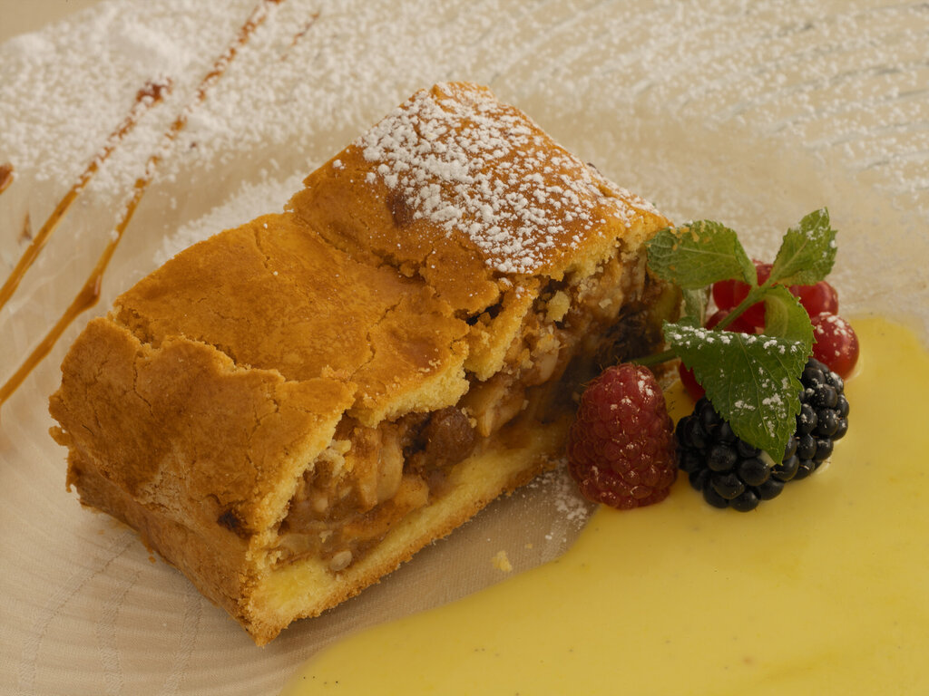 Content Dam Org 3 Images Full Rights Gusto Strudel Di Mele Pasta Frolla Archivio Apt Val Di Fassa Acampanile