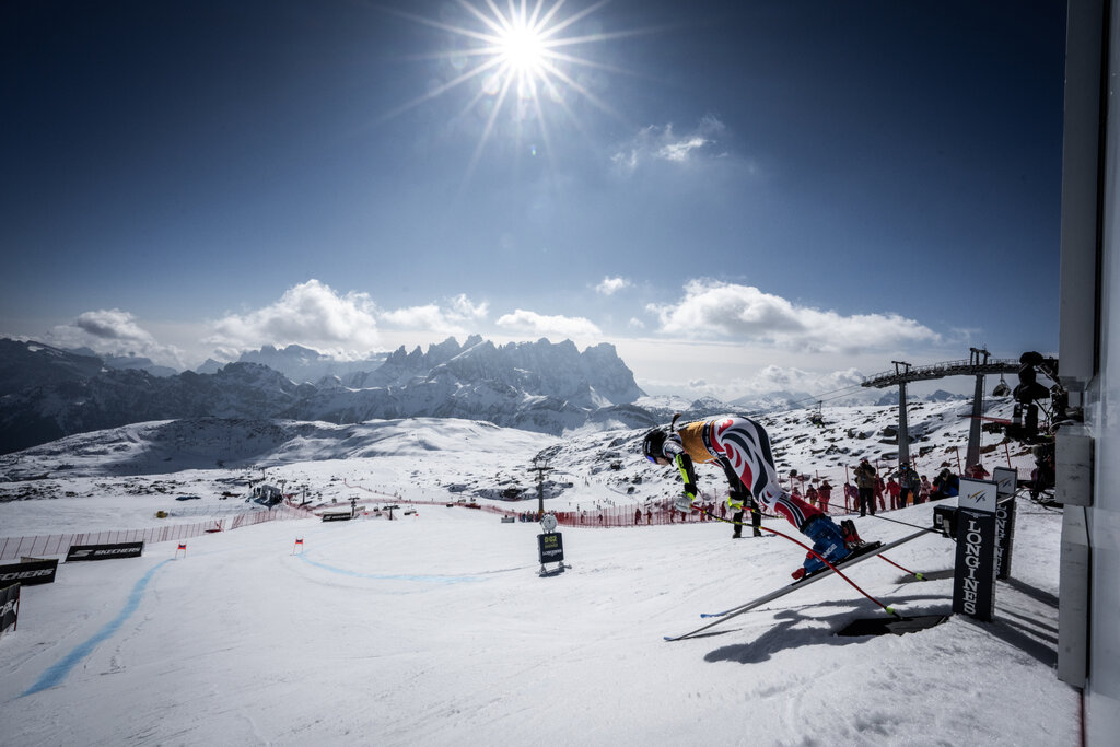 Sciatrice al cancelletto di partenza della pista La VolatA durante la Coppa del Mondo di sci alpino femminile nella Ski Area San Pellegrino