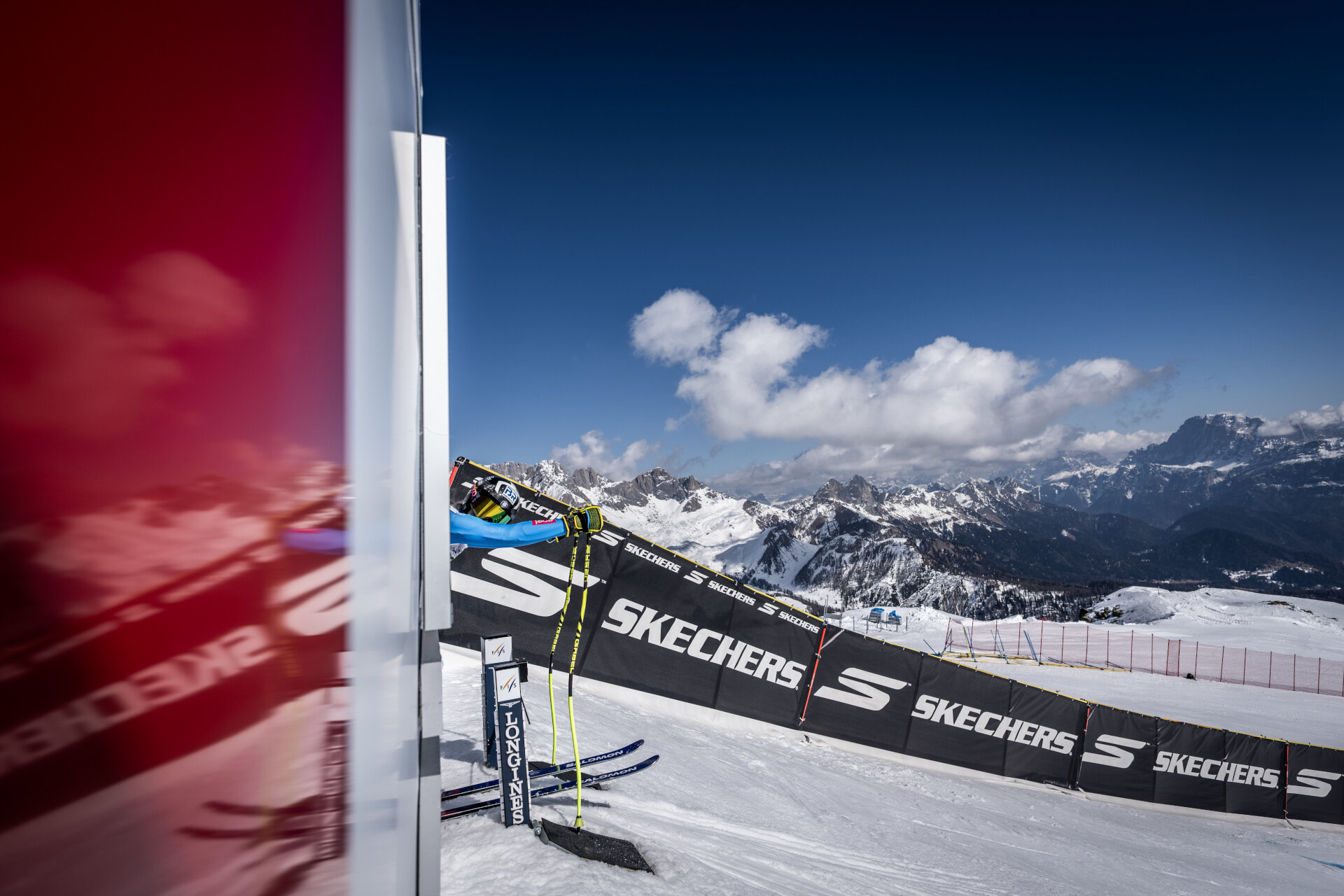 Sciatrice al cancelletto di partenza della pista La VolatA durante la Coppa del Mondo di sci alpino femminile nella Ski Area San Pellegrino | © Ralf Brunel - Archivio immagini PegasoMedia